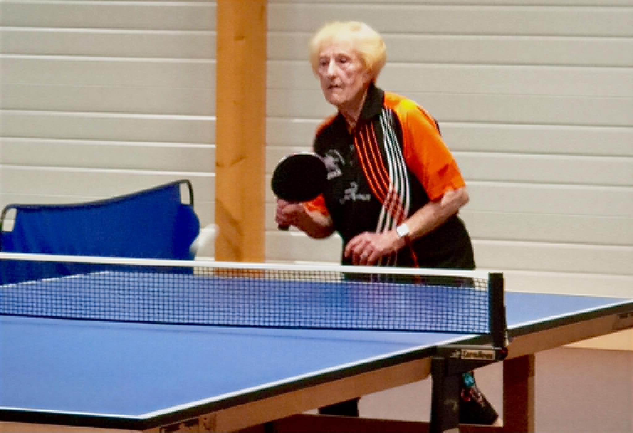 Hélène, raquette en main